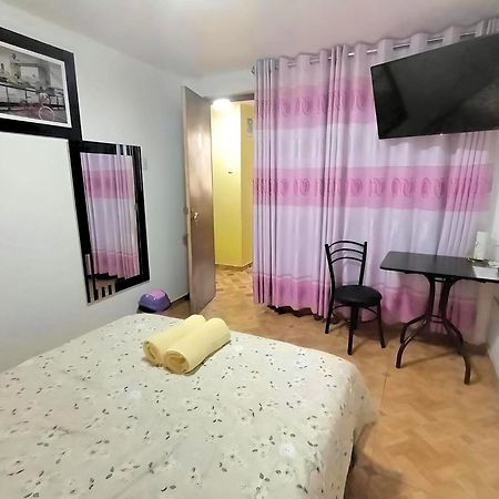 דירות לימה Right Across From The Airport - Free Shuttle - A Y J Familia מראה חיצוני תמונה