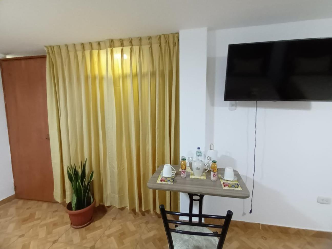 דירות לימה Right Across From The Airport - Free Shuttle - A Y J Familia מראה חיצוני תמונה