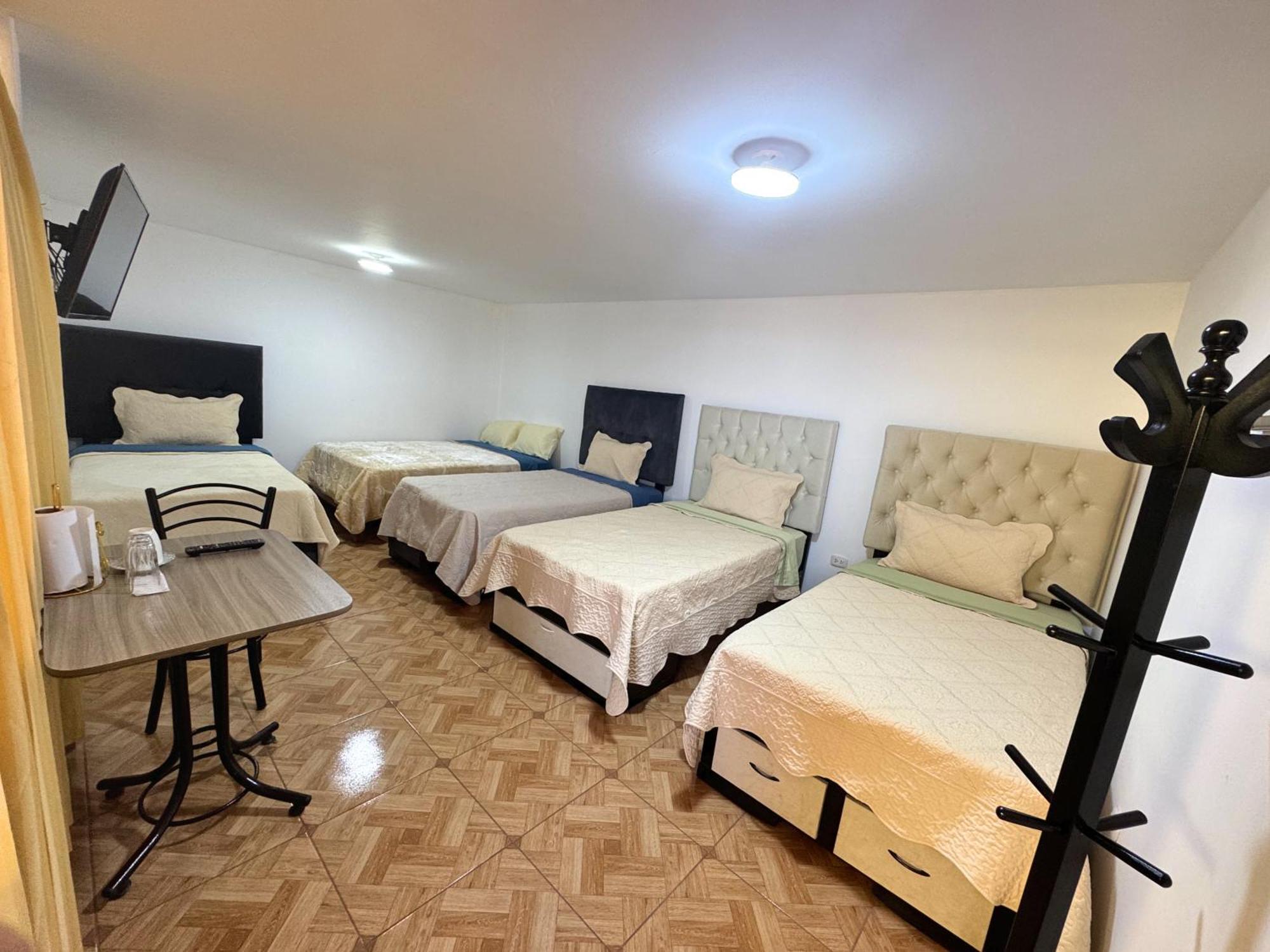 דירות לימה Right Across From The Airport - Free Shuttle - A Y J Familia מראה חיצוני תמונה